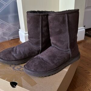 GUC Brown classic short UGG 9